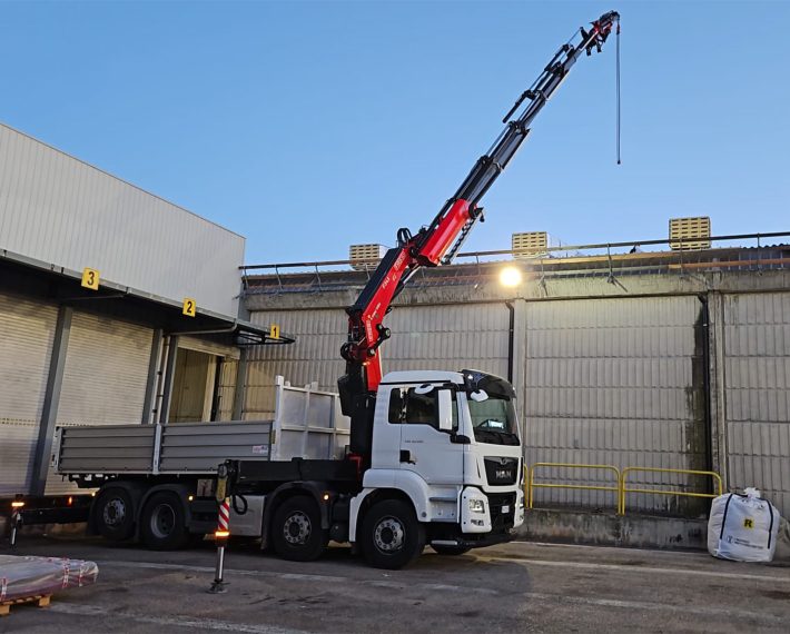 Man TGX 500 4 assi con Gru Fassi 545