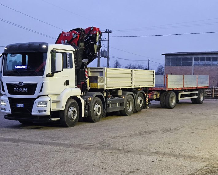 Man TGX 500 4 assi con Gru Fassi 545