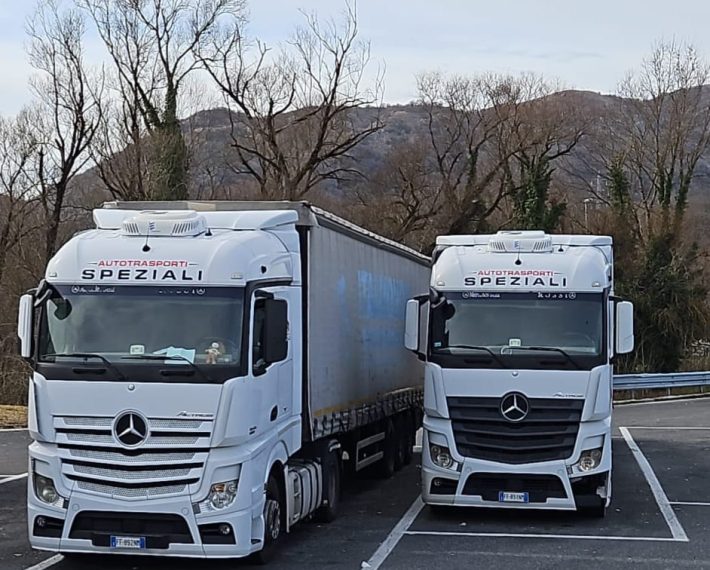 Mercedes 1845 con Rimorchio