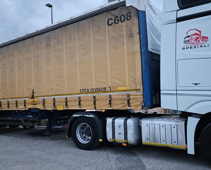 Mercedes 1845 con Rimorchio