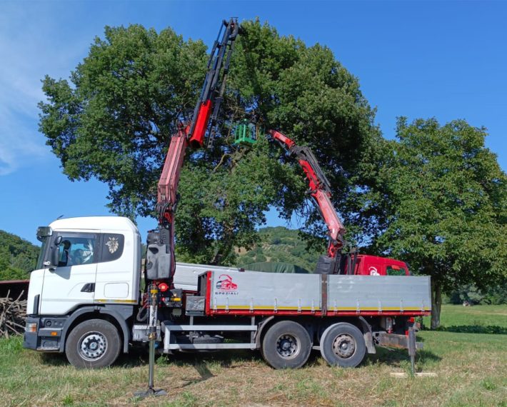 Scania 3 assi con Gru Fassi