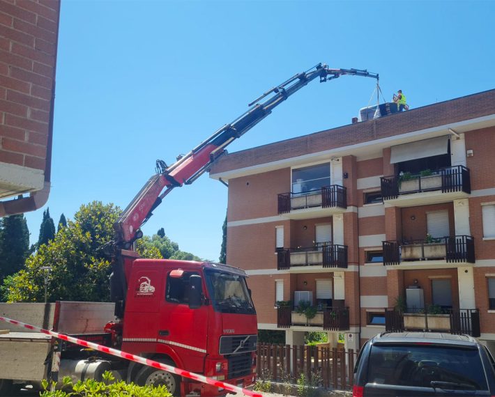Volvo FH12 3 assi con Gru Fassi 310