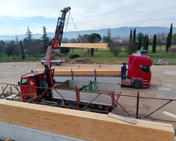 Volvo FH12 3 assi con Gru Fassi 310