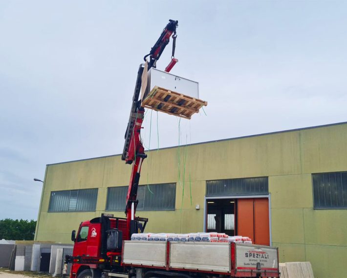 Volvo FH12 3 assi con Gru Fassi 310