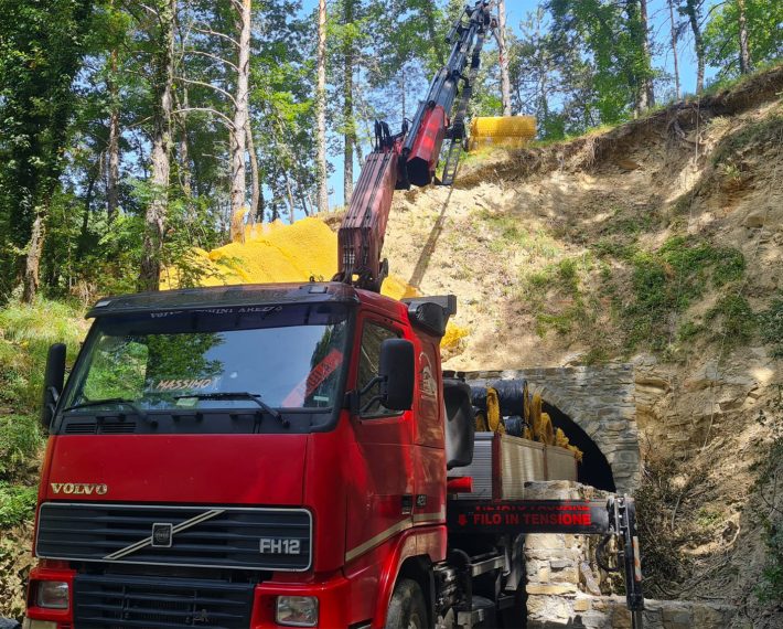 Volvo FH12 3 assi con Gru Fassi 310