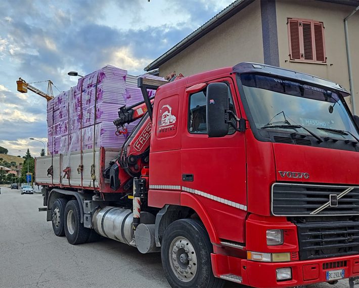 Volvo FH12 3 assi con Gru Fassi 310