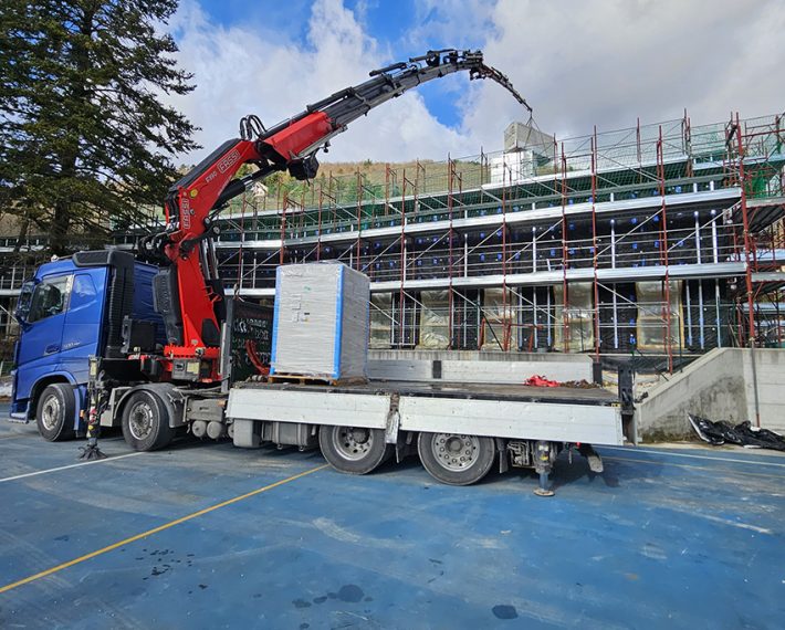 Volvo FH4 500 4 assi con Gru Fassi 990