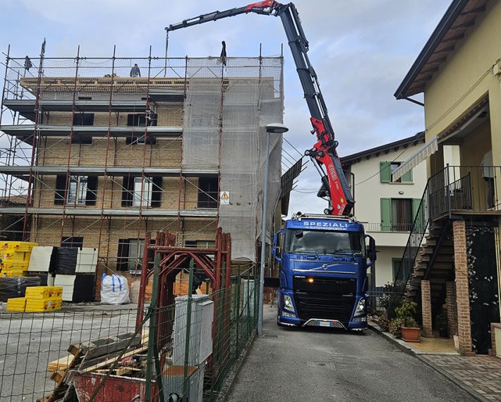 Volvo FH4 500 4 assi con Gru Fassi 990