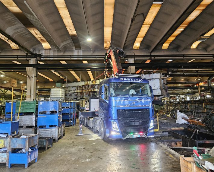 Volvo FH4 500 4 assi con Gru Fassi 990