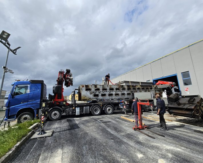 Volvo FH4 500 4 assi con Gru Fassi 990