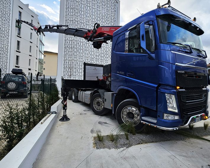 Volvo FH4 500 4 assi con Gru Fassi 990