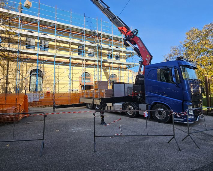 Volvo FH4 500 4 assi con Gru Fassi 990