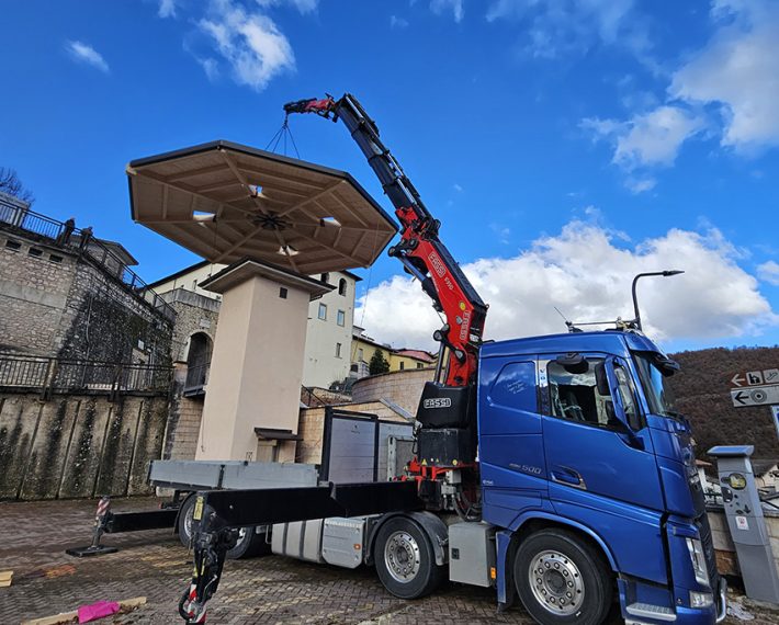 Volvo FH4 500 4 assi con Gru Fassi 990